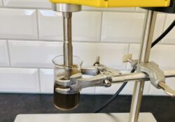 Sample preparation with the ultrasonic homogenizer UP100H
