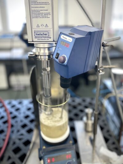 Les ultrasons améliorent considérablement l'efficacité des réactions de Fenton, car les ultrasons de puissance favorisent la formation de radicaux libres.
