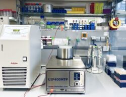 UIP400MTP-ultralydsapparat til multi-well-plader til effektiv, ensartet, pålidelig og reproducerbar prøveforberedelse af alle standard 96-well-plader og mikrotiterplader i proteomiske arbejdsgange.
