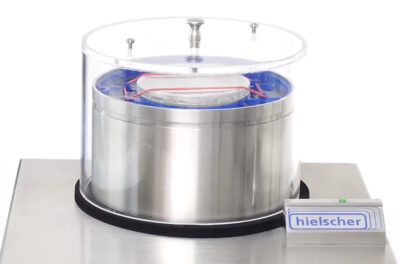 Ultrasone behandeling van petrischalen met de microplaat-sonicator UIP550MTP