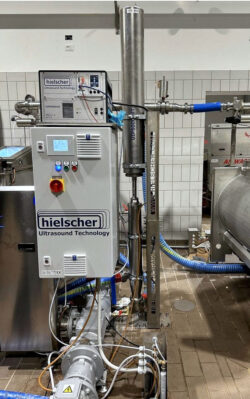 Ultrasonic inline homogenizers such as the Hielscher UIP6000hdT (6000 watts ultrasound power) are used in paint and coating manufacturing for the simultaneous pigment dispersion / milling and microbial sterilization of the formulation