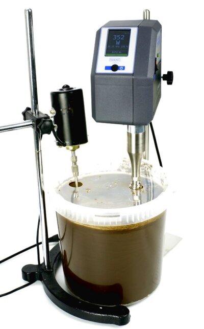 Ultrasonic probe S24d22L2 at ultrasonic processor UP400St for Ayahuasca extraction