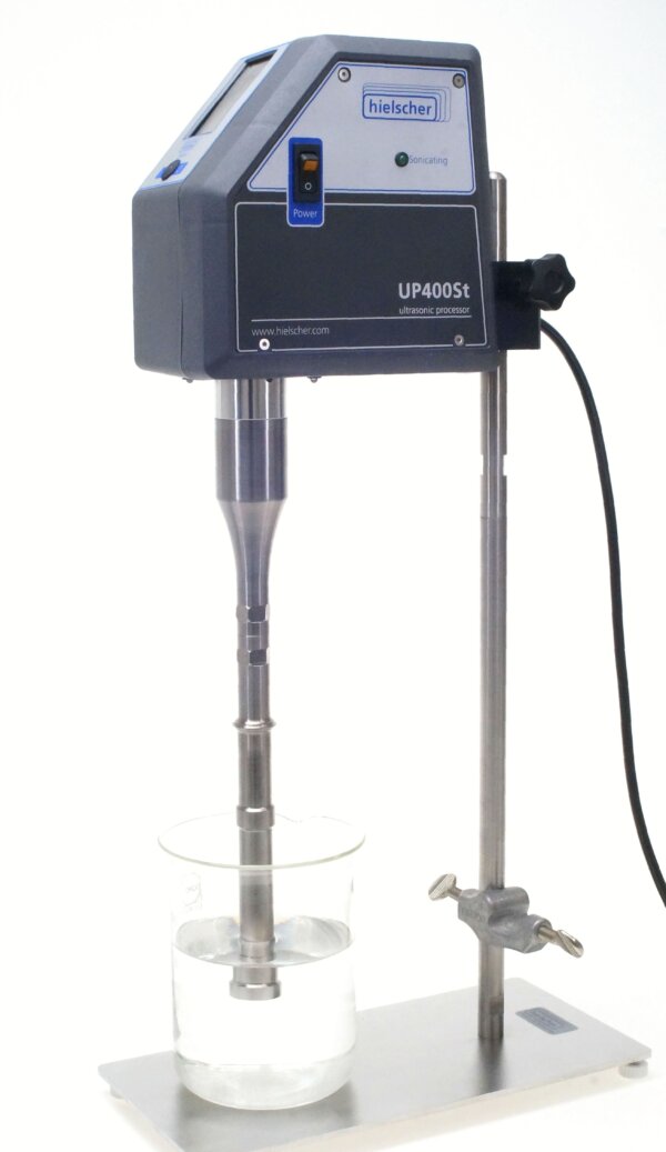 Ultrasonicator tipa sonde UP400St sonicating vode: Ultrasonication povećava električnu vodljivost vode