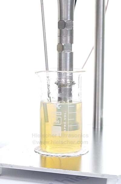 Vízből és lecitinből formulázott liposzómális szuszpenzió az UP400St szondás szonikátor segítségével