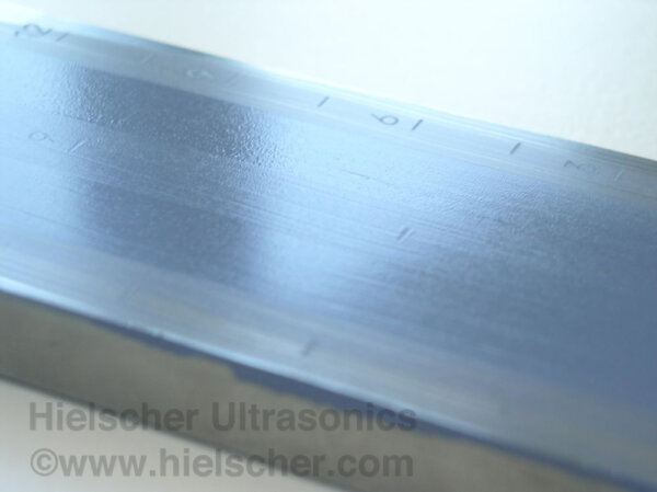 Grindometrdagi ultratovushli dispers bo'r bo'yoq to'liq deaglomeratsiyani va zarrachalarning bir hil taqsimlanishini ko'rsatadi.